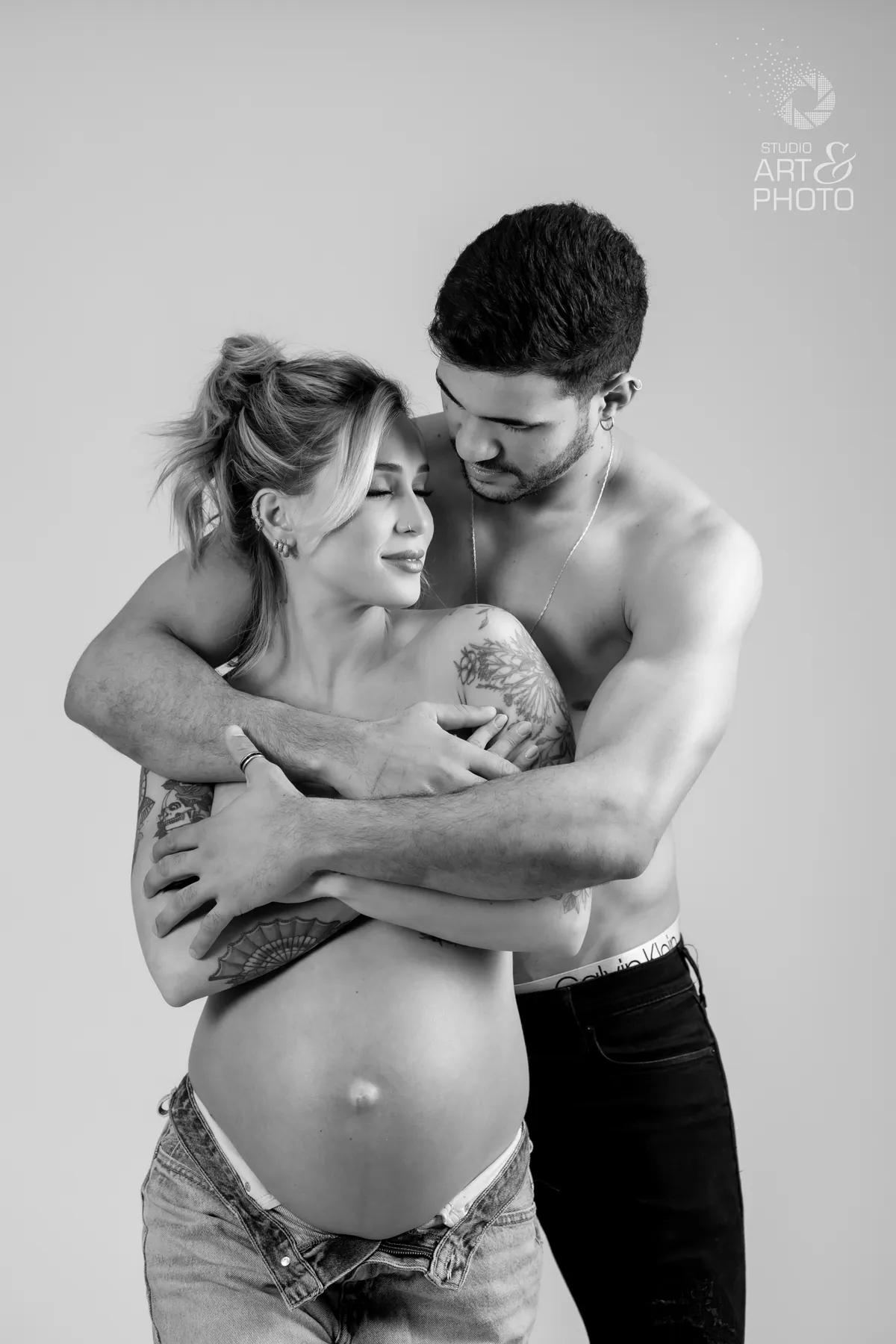 Maternity photography by Studio Art & Photo