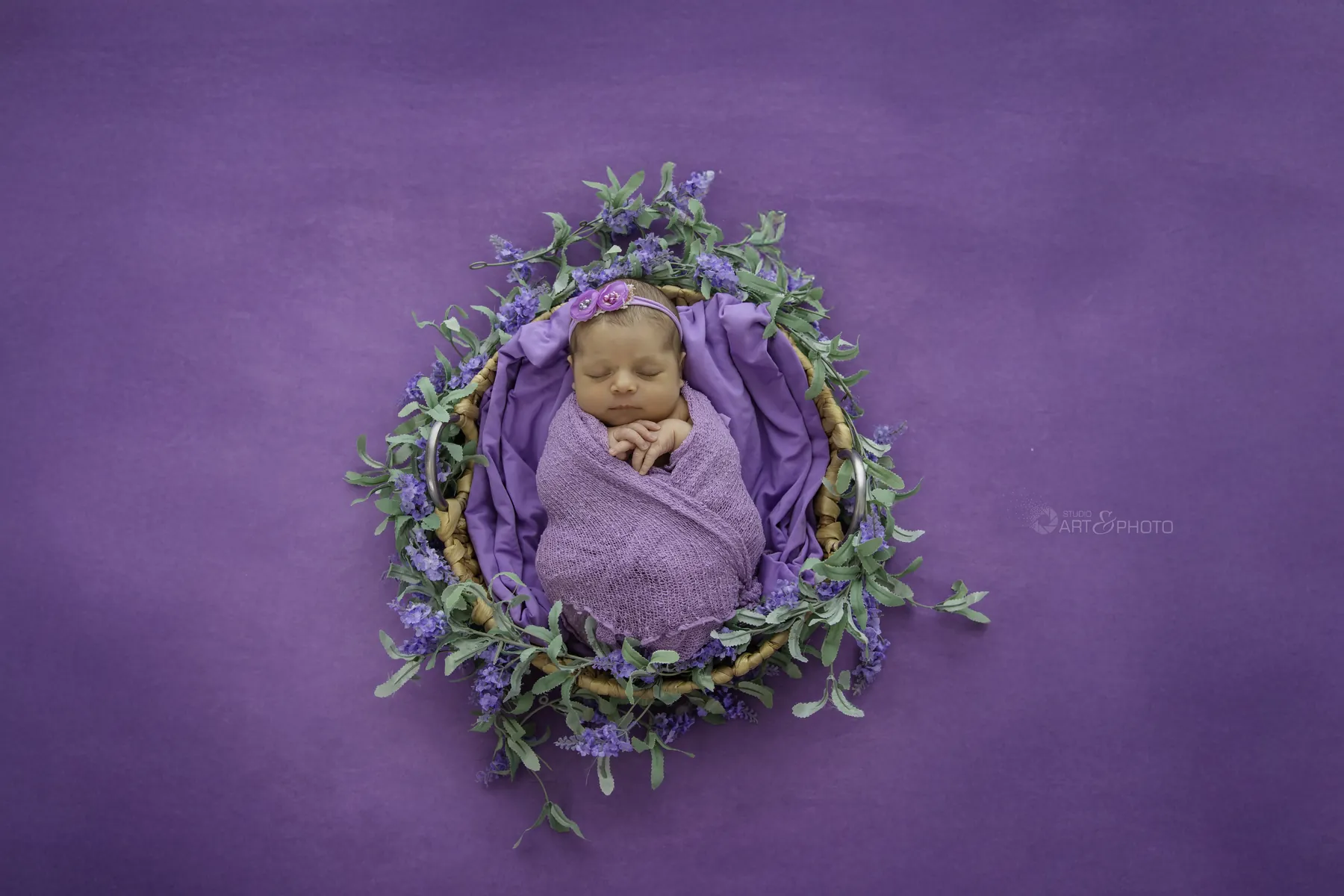 Newborn photography by Studio Art & Photo