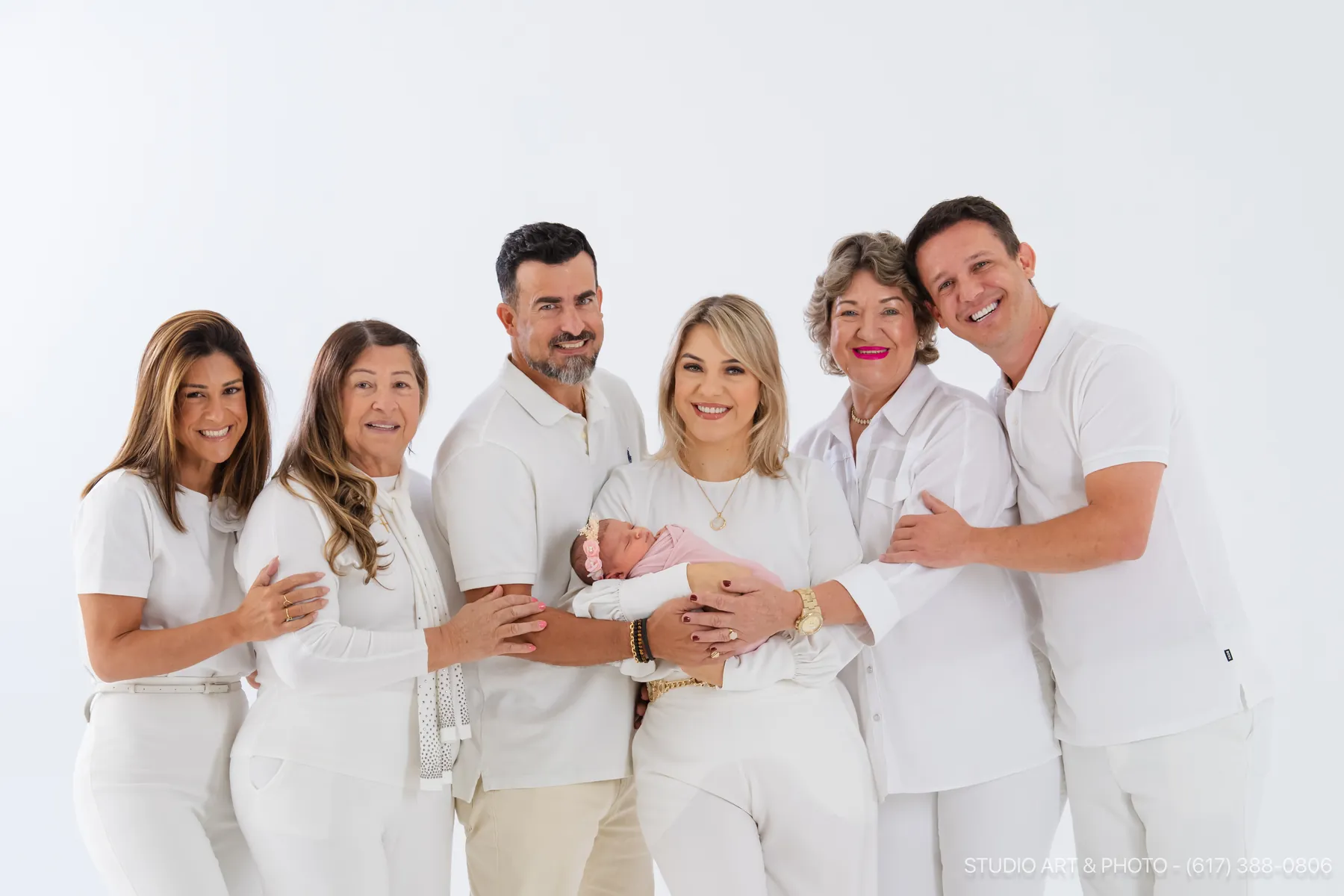 Newborn photography by Studio Art & Photo