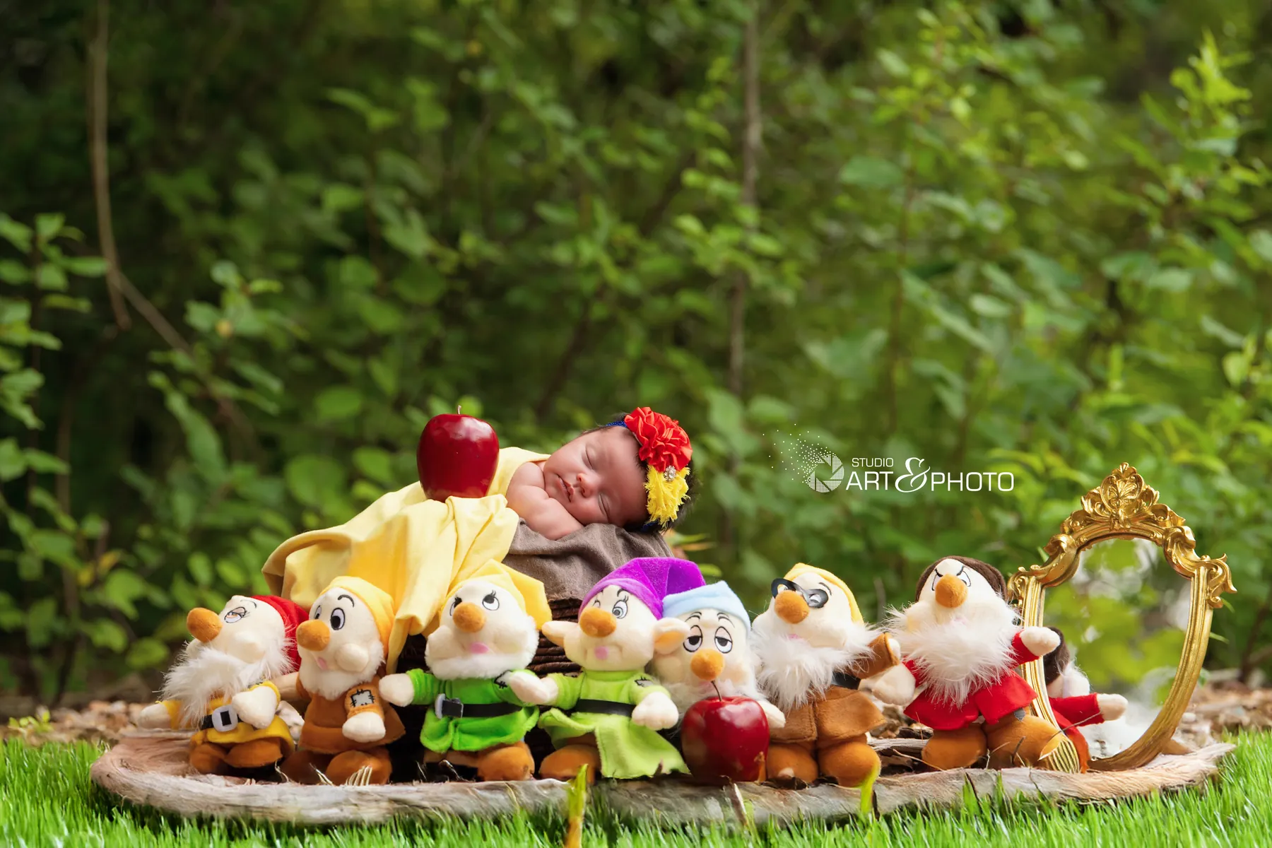 Newborn photography by Studio Art & Photo