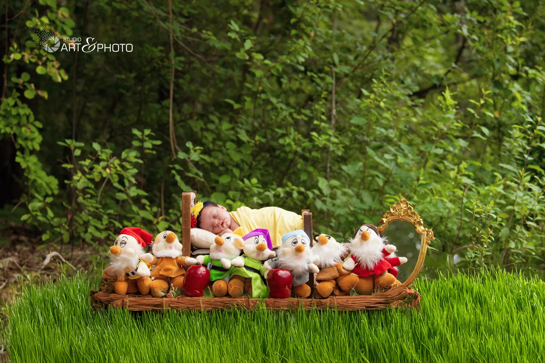 Newborn photography by Studio Art & Photo